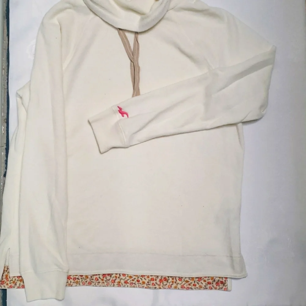Hollister turtleneck sweatshirt